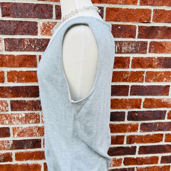 Cropped Sweater & Matching Tank Set - Picture 9 of 10